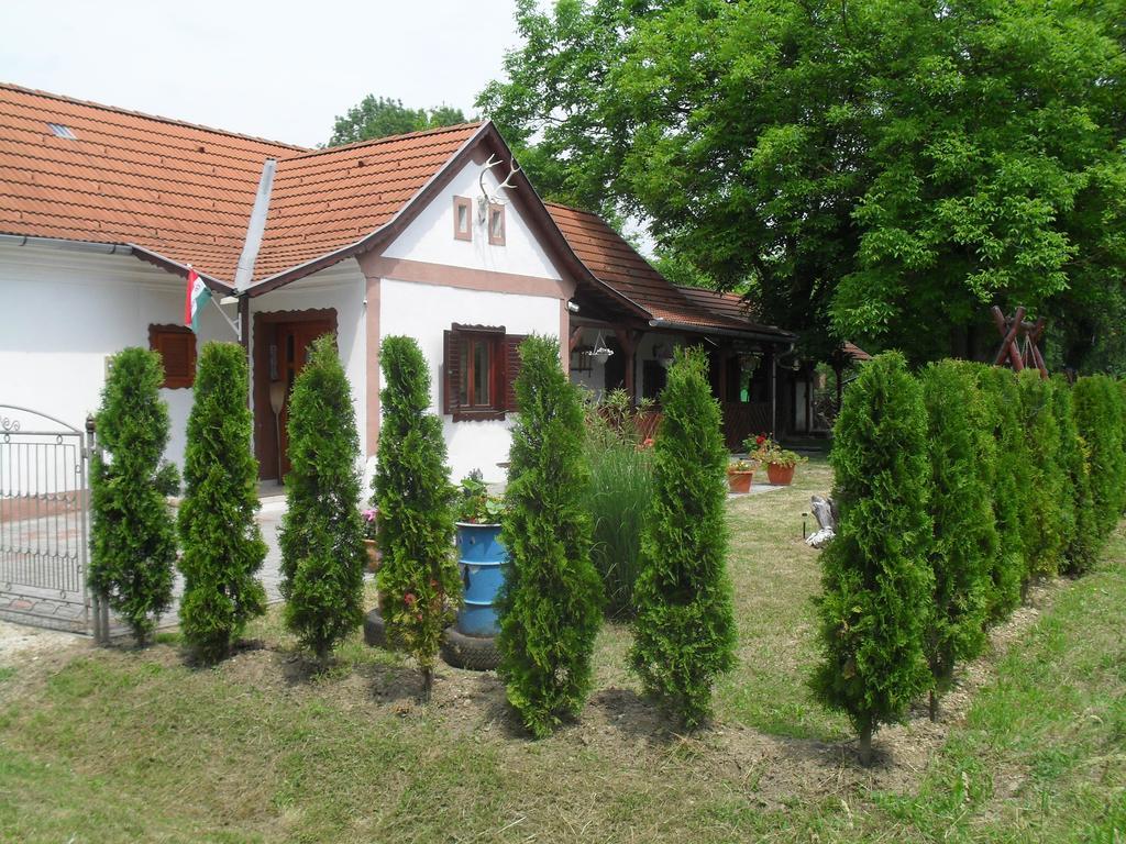 Villa Jakuzzis,Szaunas,Kerkavendeghaz-Orseg-Csesztreg-Kerkaujfalu Exterior foto